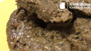 Shaved babe shits on yellow plate..