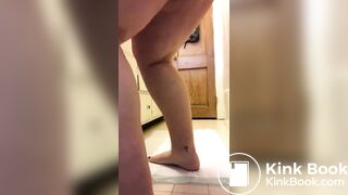 Ronde fait caca par terre