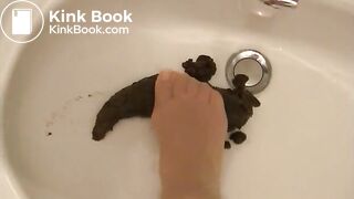 chubby babe with big sexy ass poops and pees