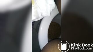 clean her ass after poo