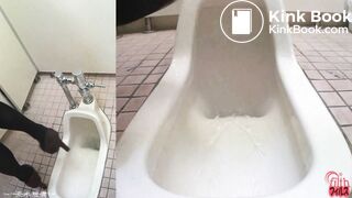 Japanese girls shitting (1/3)