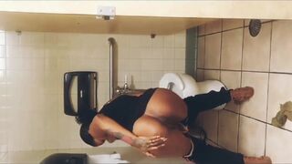 Black girl pooping - video 11