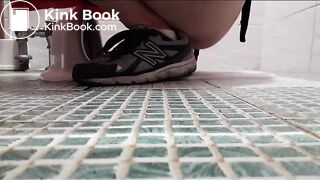 Korean girl pooping - video 31