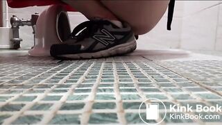 Korean girl pooping - video 31