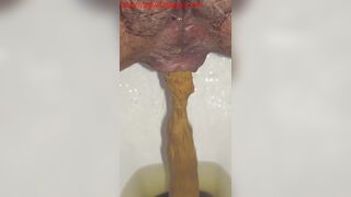 sexy chinese girl pooping - video 2