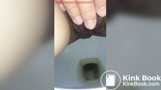 sexy chinese girl pooping - video 2