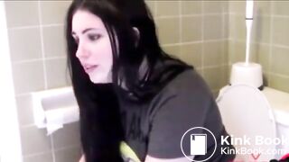 Girl poop on Toilett