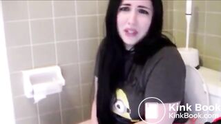 Girl poop on Toilett