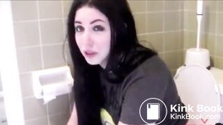 Girl poop on Toilett