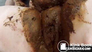Bbw enjoys scat