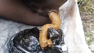 Grunting Ebony takes a huge shit