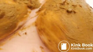 Fat booty playing in her shitty ass