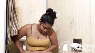 ebony girl toilet poop