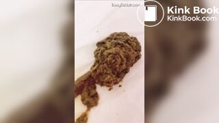 Big ass Latina shits in the bath tub