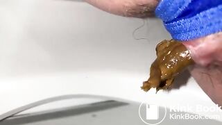 Me poop while didn't take off my panty