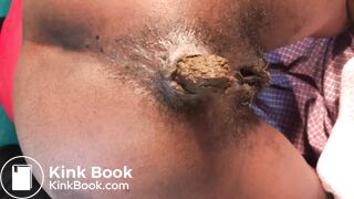 Ebony Quick Closeup Poop