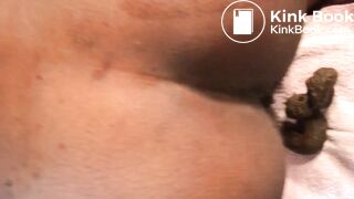Ebony Quick Closeup Poop