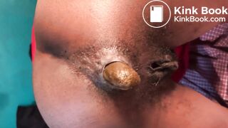 Ebony Quick Closeup Poop