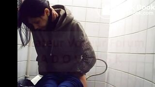 Girl has the worst poop of her life