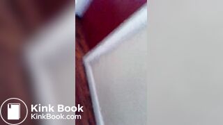 Elle chie puis lèche son étron