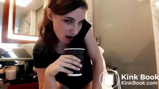 she drank her coffee masturbated and filled a Cup with her chocolate