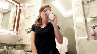she drank her coffee masturbated and filled a Cup with her chocolate