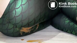 pooping in leather leggings