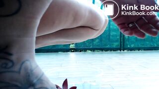 she poses ,poops and excites