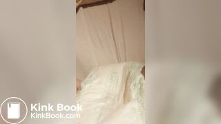 Babygirl loading her nappy