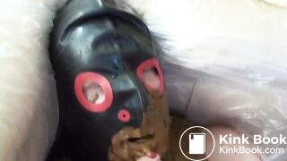 domme scat on masked slave