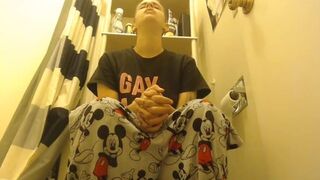 2 girls 1 toilet - video 2