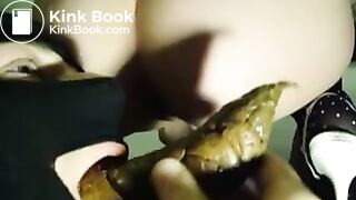 Sexy Girl shitting for her man