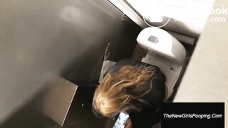 Girl pooping - video 114