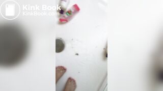 Alice cleans her ass