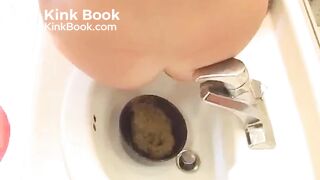 Teenage poop session makes 'em sexy at poop