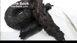 Girl's poop is black