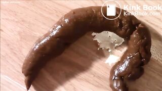 Brunette shits a nice turd.
