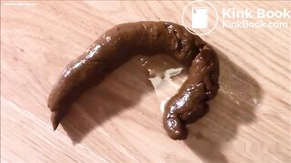 Brunette shits a nice turd.