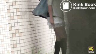 Pretty japanese girls shitting 2