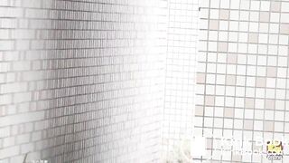 Pretty japanese girls shitting 2