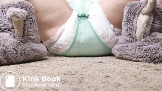 Hot ABDL Chick Messes and Squishes Her Diaper