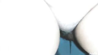 Girl poops in toilette 2