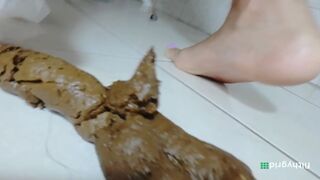 A black girl long mega dump clip.