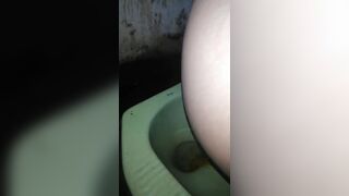 Si Cantik Mencret Pagi Pagi