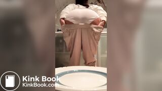 Belge métisse fait caca dans une assiette