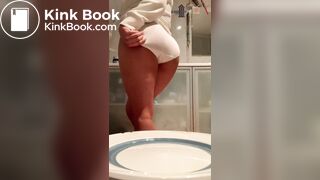 Belge métisse fait caca dans une assiette