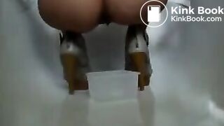 Hot teen pooping in tub