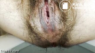 Caca d'une femme très poilue