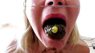 scat eat girl - video 2
