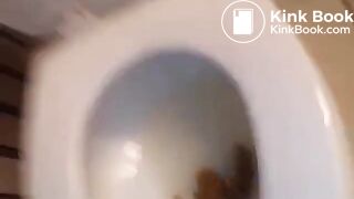 Sexy blonde takes desperate shit